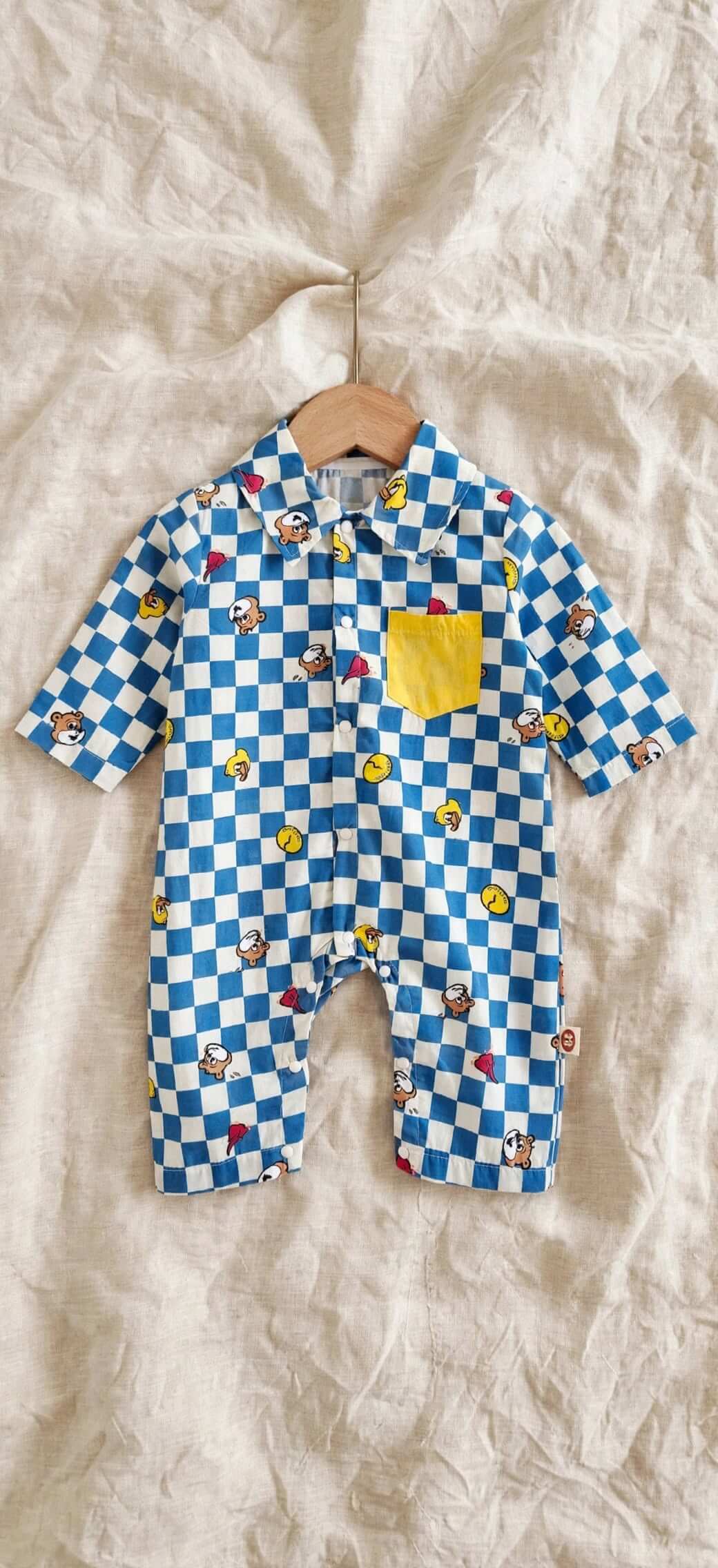 Combinaison Bébé à Damier Bleu - Poche Jaune