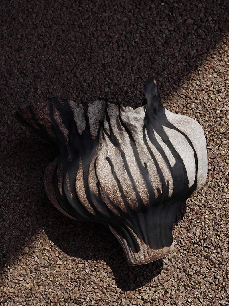 Vase en céramique abstrait fait à la main