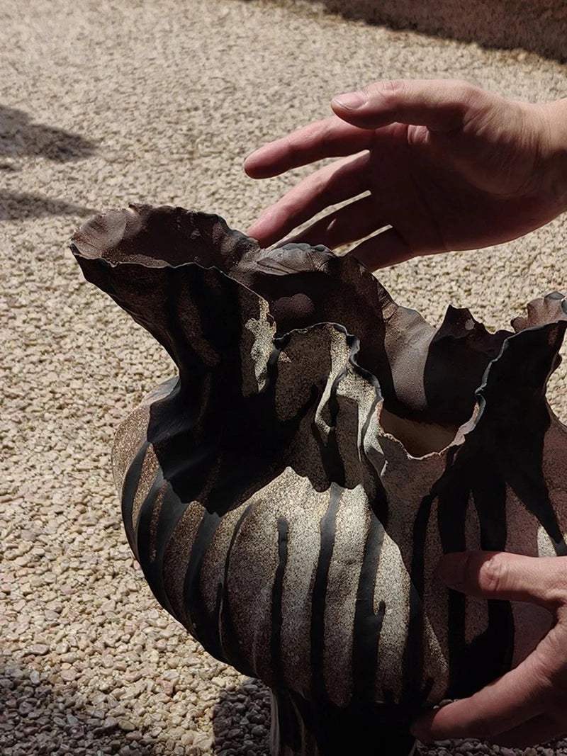 Vase en céramique abstrait fait à la main