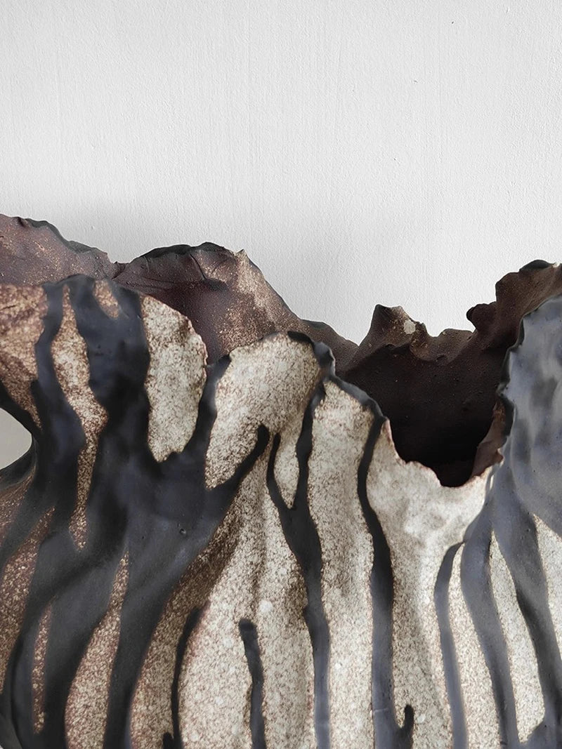 Vase en céramique abstrait fait à la main