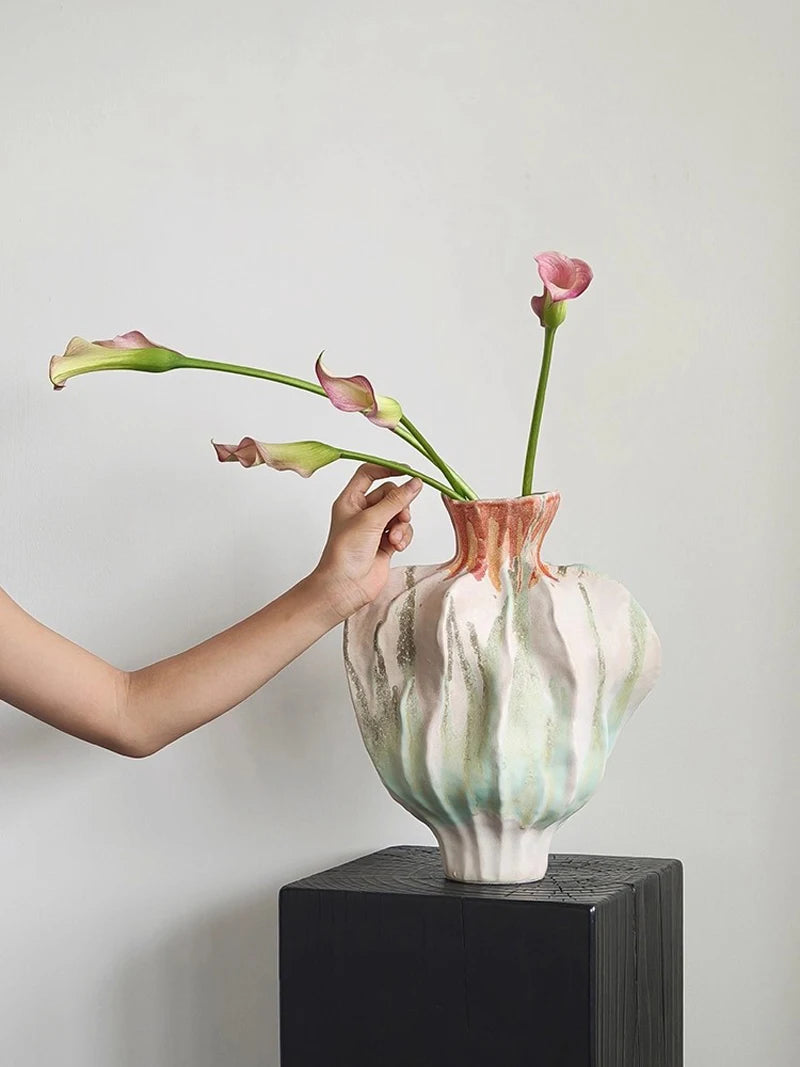 Vase en céramique abstrait fait à la main