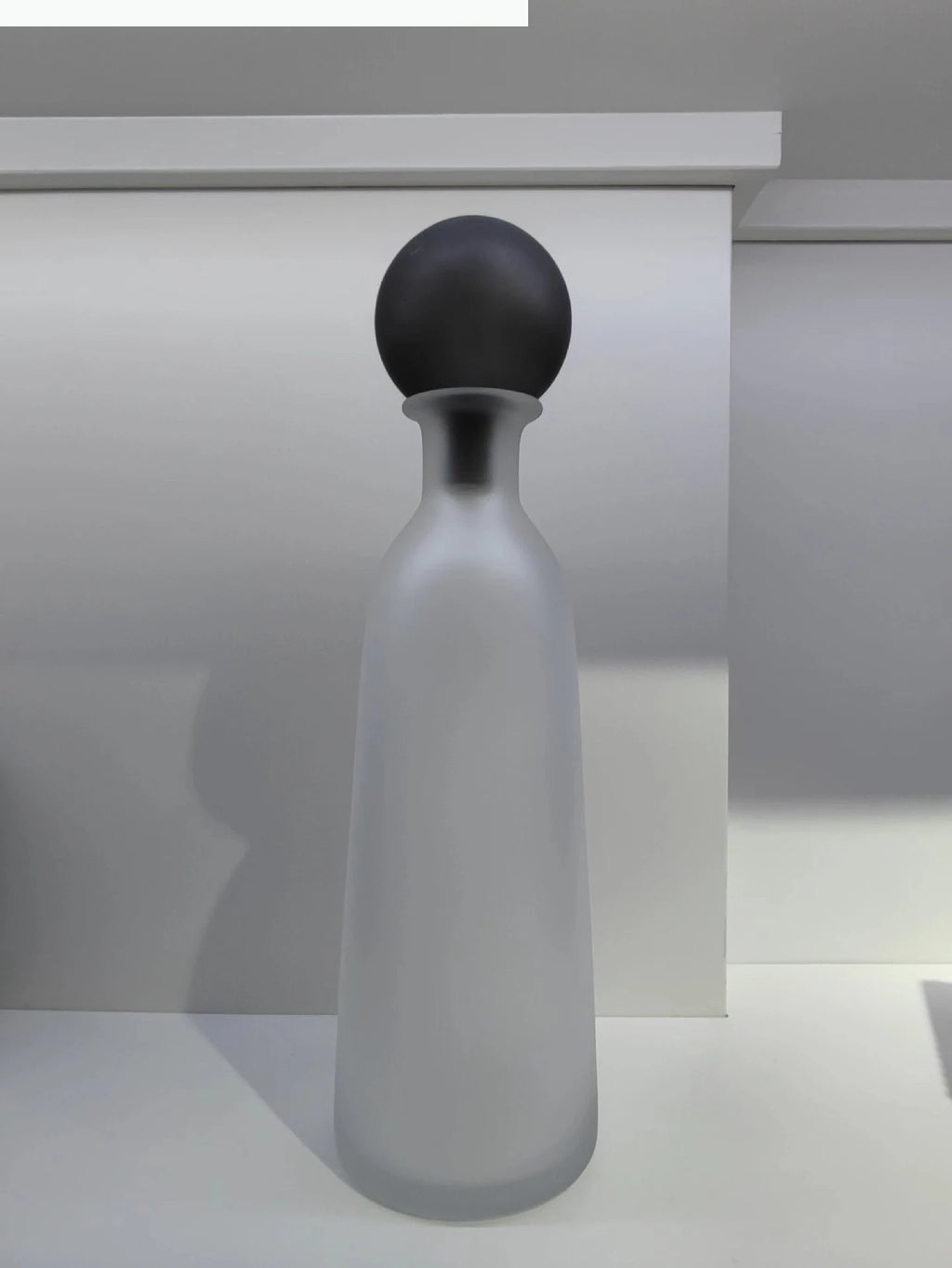 Vase en verre dépoli transparent