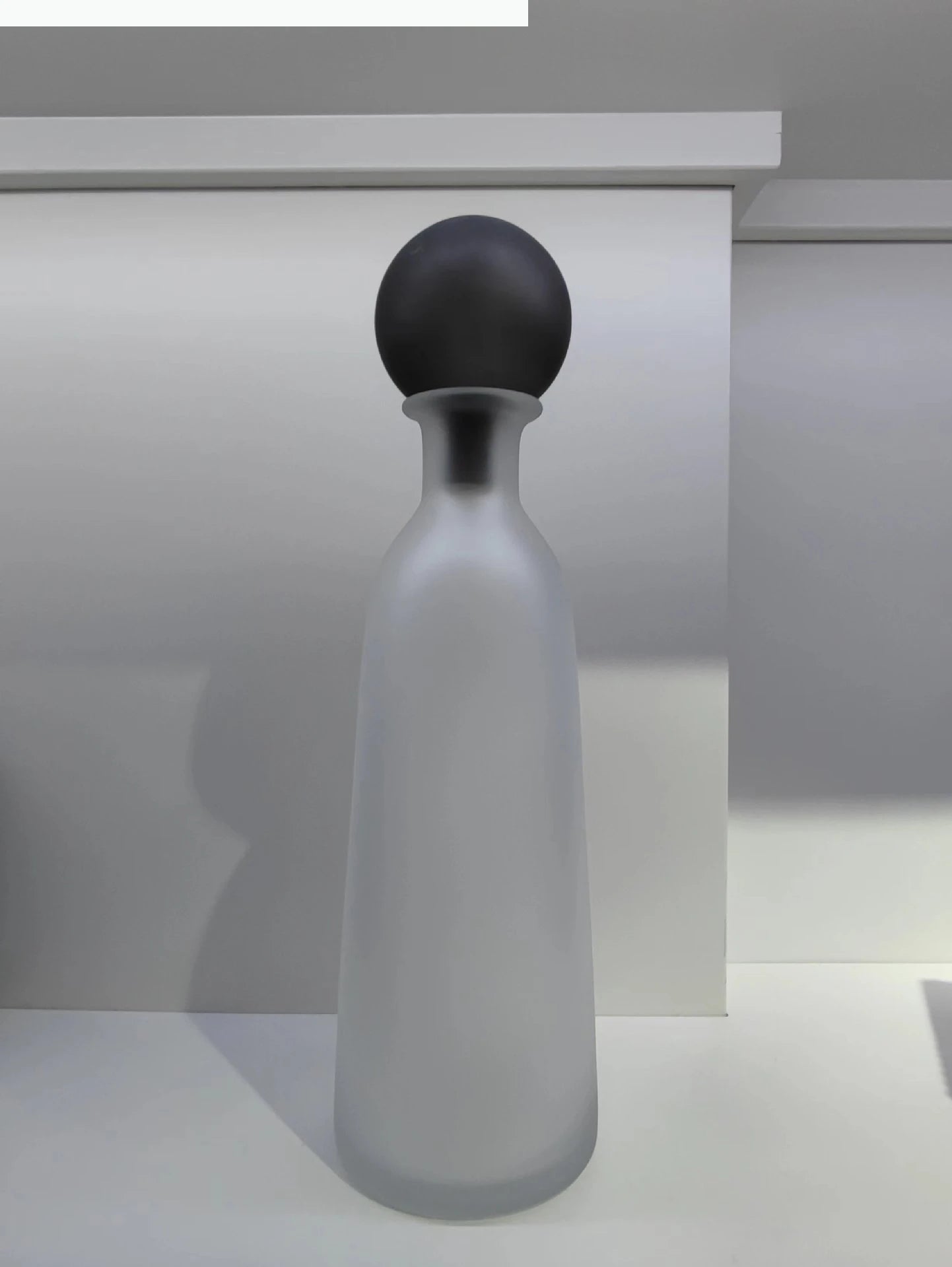 Vase en verre dépoli transparent