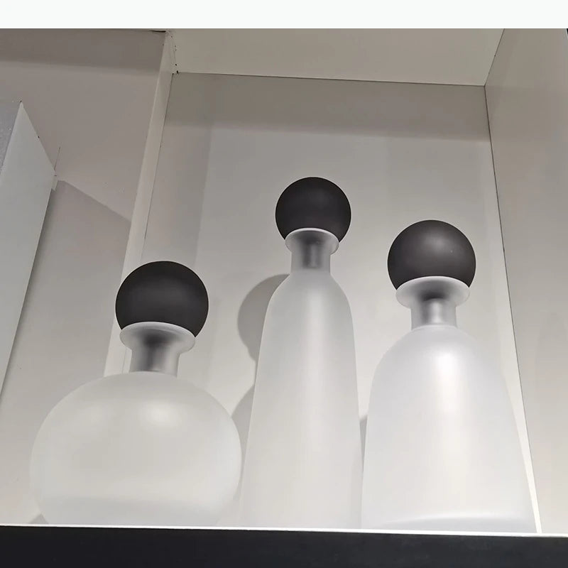 Vase en verre dépoli transparent