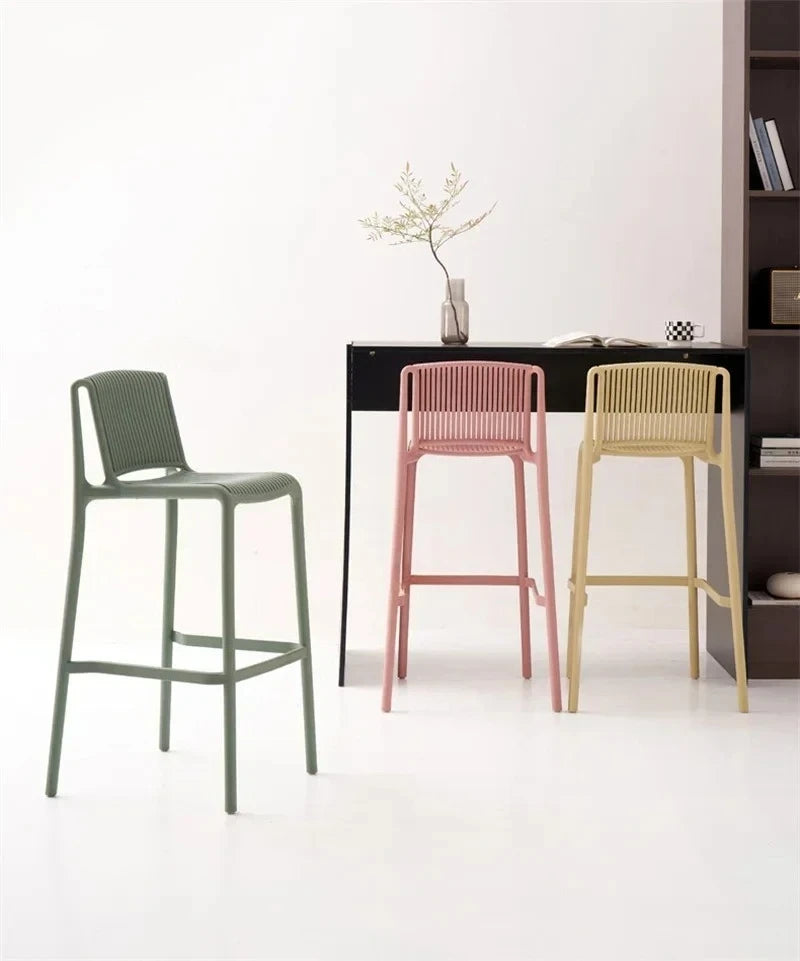 Chaises de bar en plastique simple moderne