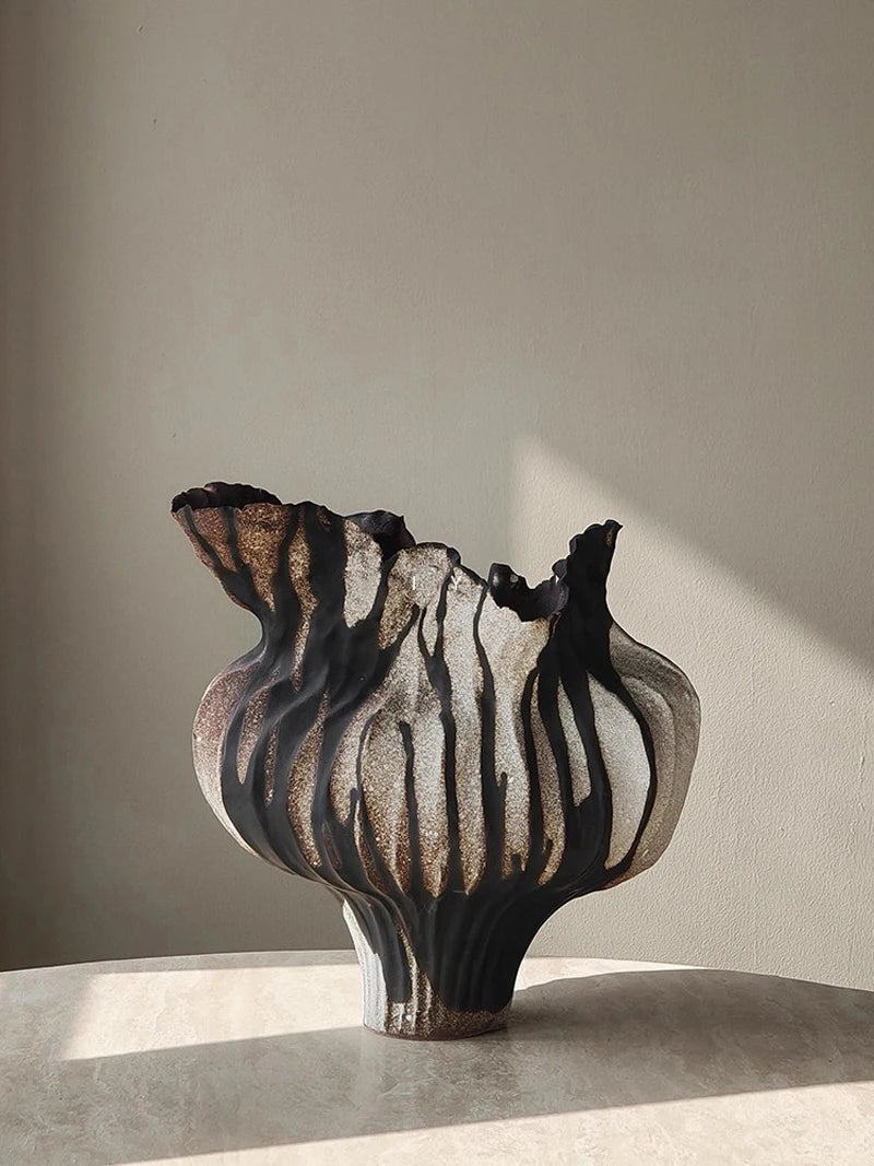 Vase en céramique abstrait fait à la main