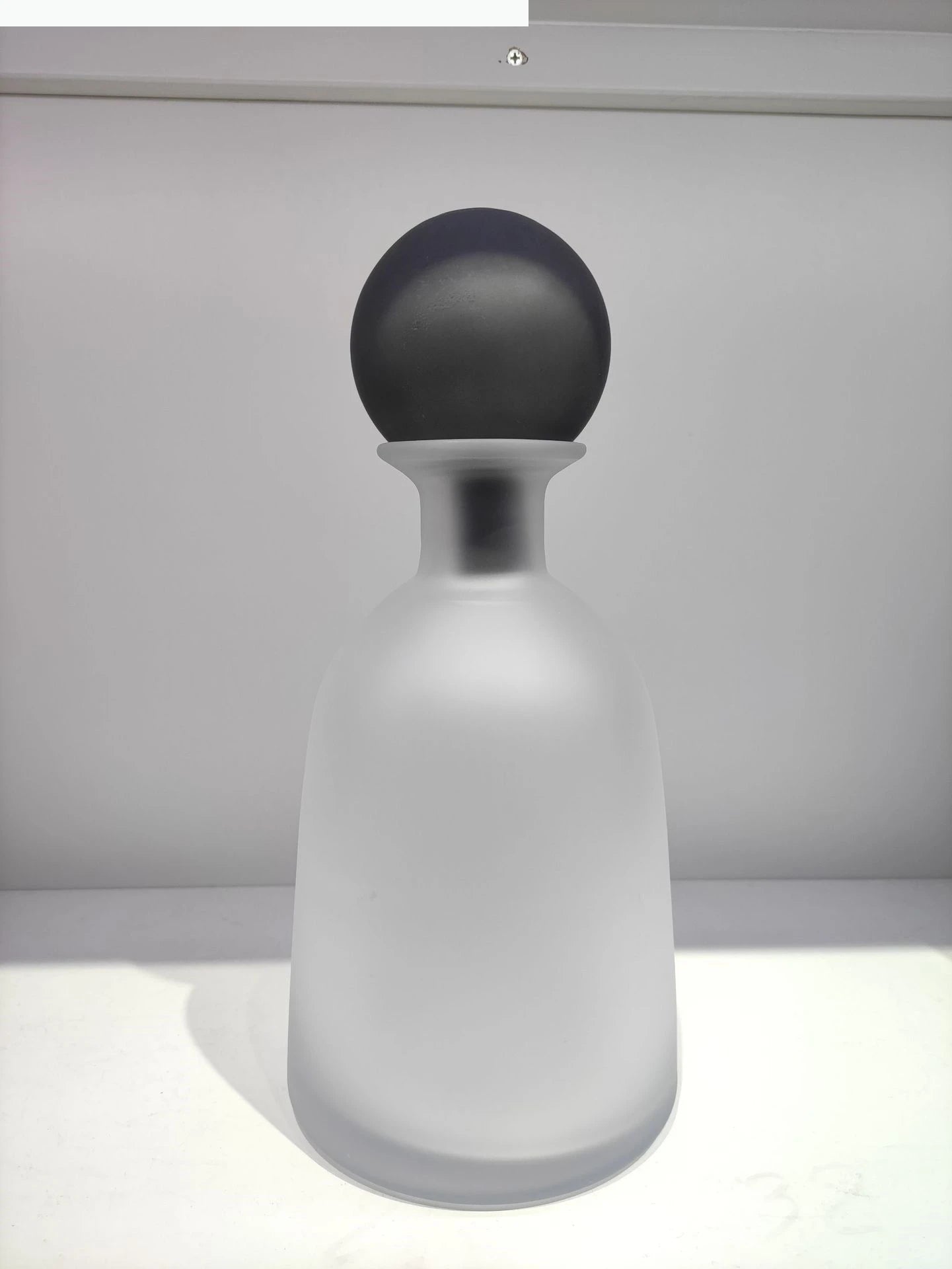 Vase en verre dépoli transparent