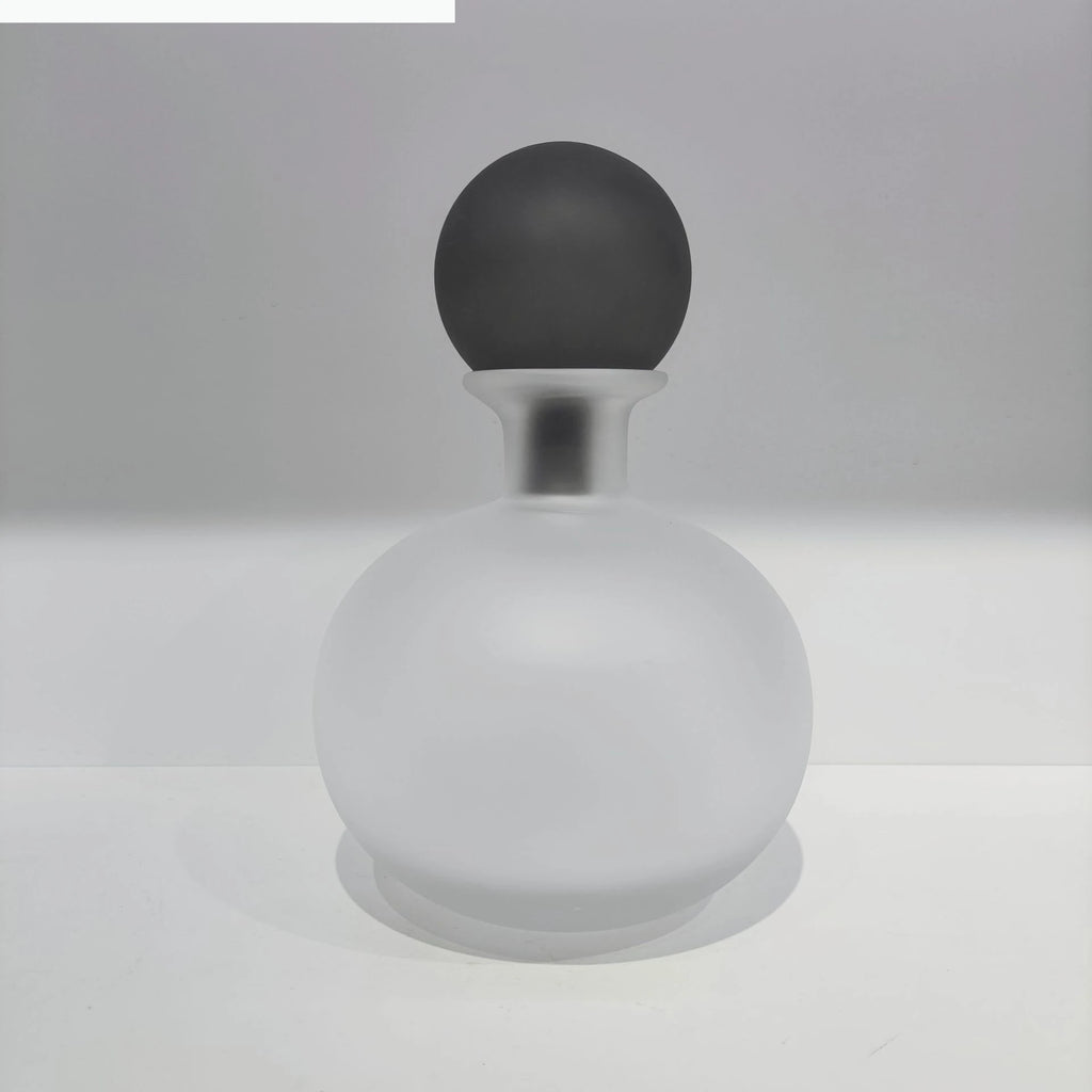 Vase en verre dépoli transparent