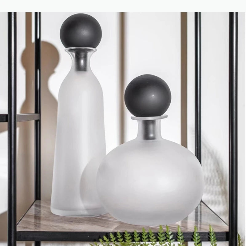 Vase en verre dépoli transparent
