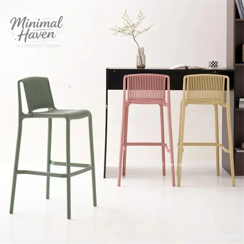 Tabourets de bar en plastique modernes et simples